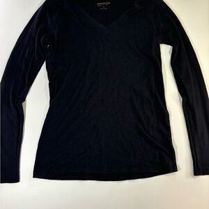 Arizona Jean Company Women's Black V-Neck Long Sleeve Tee